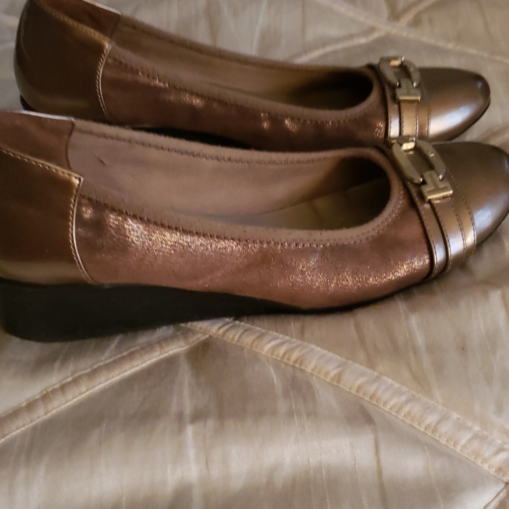 Shoes - Picture 4 of 6